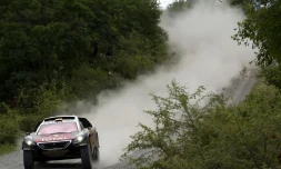 La Peugeot de Stéphane Peterhansel lors de la 3e étape du Dakar, le 5 janvier 2016 entre Rio Hondo et Jujuy