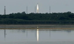 Décollage du lanceur "Vikram 1" de l'entreprise privée indienne Skyroot depuis le centre spatial de Sriharikota, dans le sud du pays, le 18 juillet 2026
