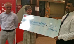 Mardi 17 mai 2011 - La BFC OI remet un chèque à l'EGC de La Réunion - Photo CCIR