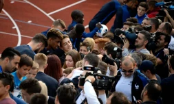 L'équipe de France rencontre ses supporters à Clairefontaine, près de Paris, le 6 juin 2016