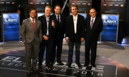 (g-d)Les candidats à la présidentielle colombienne Gustavo Petro, Ivan Duque, German Vargas Lleras, Sergio Fajardo et Humberto de la Calle réunis pour un débat télévisé, le 24 mai 2018 à Bogota