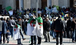 Des personnes rassemblées pour demander le départ du président Bouteflika, le 15 mars 2019 à Alger