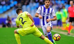 Le latéral gauche de la Real Sociedad, Yuri Berchiche (d) lors d'un match face à Villarreal, le 19 février 2017 au stade Anoeta