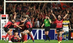 Les joueurs de Toulon exultent après leur succès sur le fil face à La Rochelle en demi-finale de Top 14, le 26 mai 2017 à Marseille
