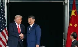 Donald Trump (g) et Xi Jinping à Busan, en Corée du Sud, le 30 octobre 2025
