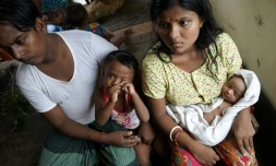 Des réfugiés hindous qui ont fui leur village de Kha Maung Seik après une attaque meurtrière de Rohingias à Sittwe, en Birmanie, le 22 septembre 2017