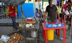 Un commerçant vénézuélien sur un marché de Guiria, au Venezuela, le 19 décembre 2020
