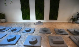 Dans un studio de méditation (mndfl - contraction de "Mindful", ou pleine conscience) à New York, le 24 août 2017