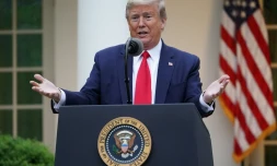 Le président américain Donald Trump depuis le jardin de la Maison Blanche, lors de sa conférence de presse, le 14 avril 2020