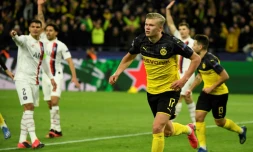 La défense du PSG dépassée par la vitesse d'Erling Haaland (N.17) pour l'ouverture du score pour le Borussia Dortmund, le 18 février 2020 au Signal Iduna Park