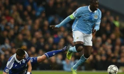 Le capitaine de Manchester City Yaya Touré (d) face au Dynamo Kiev, le 15 mars 2016 à l'Etihad Stadium