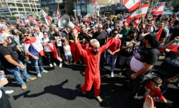 Manifestation à Zouk Mikael, au nord de Beyrouth, contre la classe politique accusée de corruption, le 19 octobre 2019
