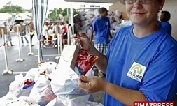 Distribution de colis alimentaires de l'association Valcoré (photo d'archives)