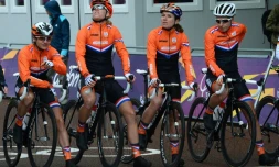 Les Néerlandaises Marianne Vos, Eleonora van Dijk, Annemiek van Vleuten et Loes Gunnewijk, avant le départ de la course sur route, le 29 juillet 2012 aux Jeux Olympiques de Londres
