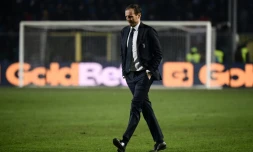 Massimiliano Allegri, alors entraßneur de la Juve, quitte la pelouse à l'issue d'un match de son équipe à Bergame, en Serie A, le 26 décembre 2018