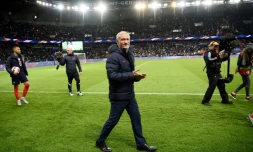 Le sélectionneur Didier Deschamps heureux de la large victoire des Bleus (8-0) sur le Kazakhstan au Parc des Princes, le 13 novembre 2021