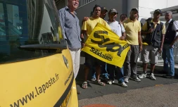 Jeudi 9 juin 2011: Grève des postiers au centre de distribution de courrier de Saint-Denis (photo: Mounice Najafaly)