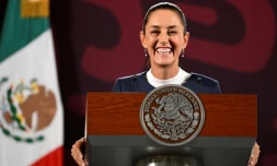 La présidente du Mexique Claudia Sheinbaum sourit lors d'une conférence de presse au Palais national le 10 juin 2024 à Mexico. L'ex-maire de Mexico doit être officiellement investie mardi 1er octobre 2024 66e présidente du Mexique, et première femme à la tête de l'Etat