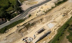 Une vue aérienne d'une partie du chantier de l'A69 à Verfeil, en Haute-Garonne, le 24 juin 2025