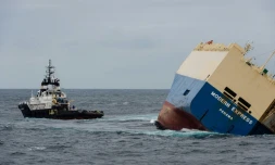 Photo publiée le 1er février par la Marine nationale du cargo "Modern express" qui dérive au large du littoral français