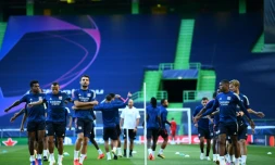 Les joueurs lyonnais lors d'une séance d'entraßnement de veille de match au stade Jose Alvalade de Lisbonne, le 14 août 2020