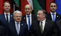 Le secrétaire d'Etat américain Mike Pompeo (en bas à droite) et ses homologues français Jean-Yves Le Drian (centre), italien Luigi di Maio (haut, droite), belge Didier Reynders (bas, gauche) et danois Jeppe Kofod (haut, gauche), à Washington le 14 novembre 2019