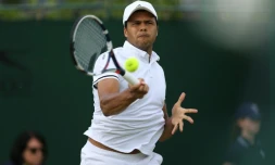 Jo-Wilfried Tsonga face à l'Argentin Juan Monaco à Wimbledon, le 1er juillet 2016