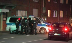 Des policiers devant le lieu oĂč un camion bĂ©lier a foncĂ© dans la foule Ă  MĂŒnster (nord-ouest de l'Allemagne) le 7 avril 2018