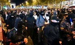 Manifestation de policiers sur les Champs Elysées dans la nuit du 20 au 21 octobre 2016 à Paris