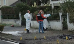 Sur le site d'une collision entre un ULM et un avion de tourisme à Loches, en Indre-et-Loire, le 10 octobre 2020