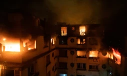 Photo fournie par les pompiers montrant l'immeuble en feu rue Erlanger à Paris le 5 février 2019