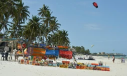 Une plage près de Mombasa, sur la côte kényane, le 11 août 2017.
