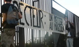 Samedi 18 juin 2011 - Action de sensibilisation des membres du comité de pilotage du festival international de la jeunesse réunionnaise (photo Émilie Sorres)