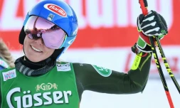 L'Américaine Mikaela Shiffrin dans l'aire d'arrivée après sa victoire en géant à Lienz (Autriche), le 28 décembre 2019