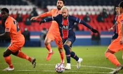 L'attaquant brésilien du PSG Neymar (C) lors de la victoire parisienne 5-1 en Ligue des champions contre Istanbul Basaksehirau au Parc des princes à Paris, le 9 décembre 2020.