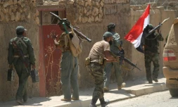 Les blindés de l'armée et des unités paramilitaires du Hachd al-Chaabi avançent dans Tal Afar, le 23 août 2017