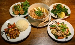 Des versions végétariennes de plats traditionnels thaïlandais, dans un restaurant de Bangkok le 4 septembre 2019