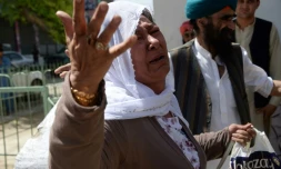Une femme afghane sikhe lors de l'enterrement des victimes de l'attentat-suicide de Jalalabad, dans l'est de l'Afghanistan, le 2 juillet 2018