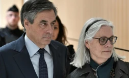 François Fillon et son épouse Penelope, à leur arrivée au palais de justice de Paris, le 27 février 2020