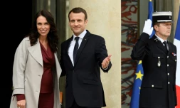 Le président Emmanuel Macron et la PremiÚre ministre néo-zélandaise Jacinda Ardern au palais de l'Elysée à Paris le 16 avril 2018