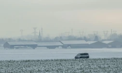 Une route enneigée à Templemars, dans le Nord, le 1er décembre 2017