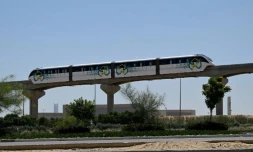 Un monorail récemment inauguré circule dans la nouvelle capitale administrative à l'est du Caire le 22 mai 2026, en Egypte
