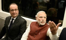 Le président François Hollande et le Premier ministre indien Narendra Modi se rendent en métro à Gurgaon le 25 janvier 2016 à New Delhi