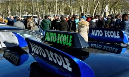 Des véhicules d'auto-écoles lors d'un rassemblement à Bordeaux le 11 février 2019