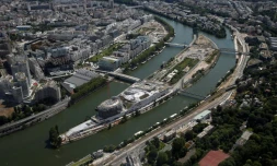Vue aérienne de l'île Seguin à Boulogne-Billancourt le 14 juillet 2016