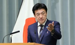Le porte-parole du gouvernement japonais Minoru Kihara lors d'une conférence de presse à Tokyo, le 17 novembre 2025