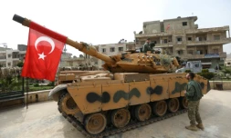 Photo d'un char des forces turques et de leurs alliés syriens après la prise de contrôle de la ville kurde d'Afrine, dans le nord-ouest de la Syrie, le 18 mars 2018