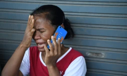 Une femme en pleurs après avoir perdu son fils tué lors de la tuerie de Nakhon Ratchasima le 9 février 2020 