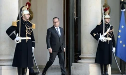 Le président François Hollande sur le perron de l'Elysée, le 15 novembre 2015 à Paris