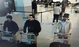 Photo fournie le 22 mars 2016 par la police belge des suspects de l'attentat à l'aéroport de Bruxelles à Zaventem 